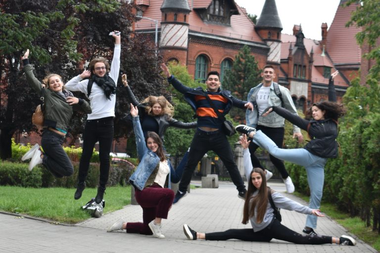 Międzynarodowa grupa młodzieży wspierała wolontariat w Bytomiu