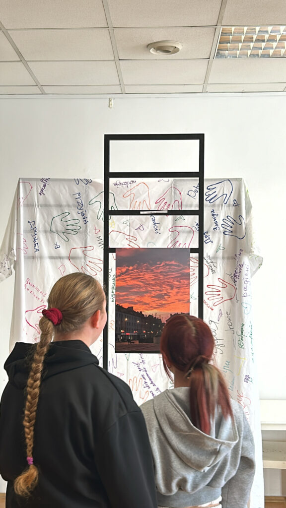 Wystawa artystyczna „WZROK, SŁUCH, DOTYK” w ramach projektu „Connect the States – PL&UA Youth”!